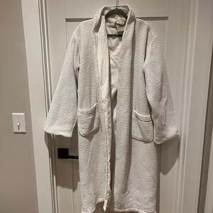 Pottery Barn Waffle Weave Resort Robe White
